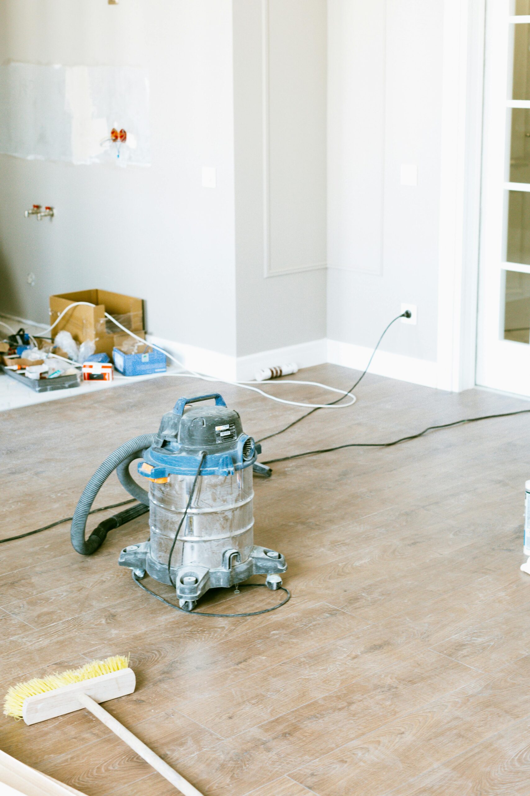 bouw schoonmaak:
Veelzijdige bouw schoonmaak, van bouwplaats tot oplevering.
